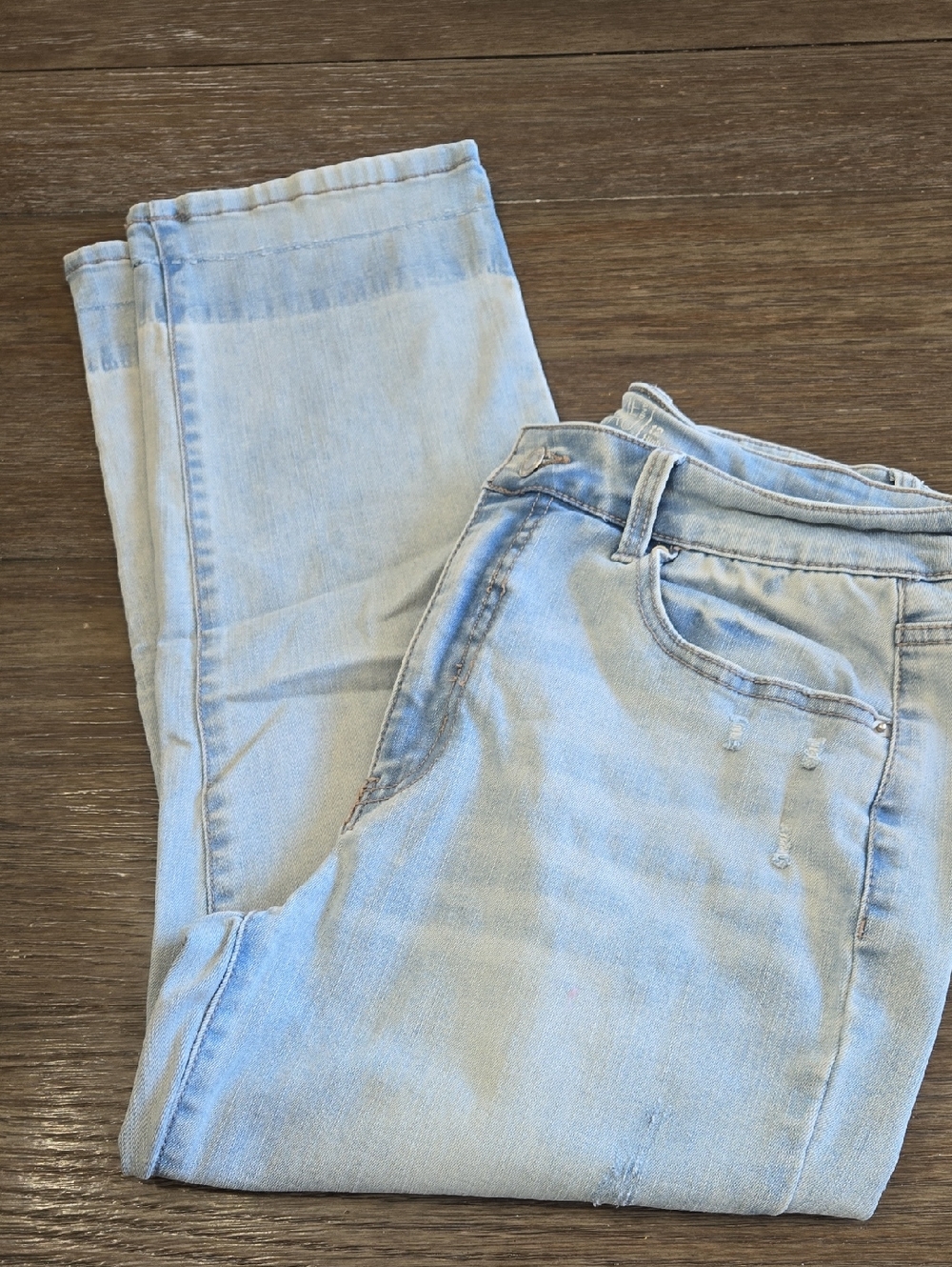 Time and Tru Light Wash Cropped Ankle Jeans